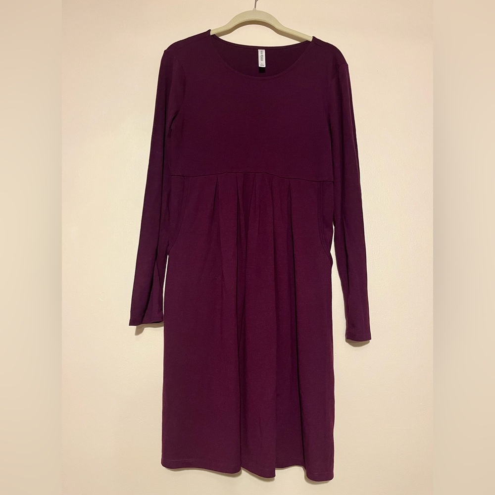 Wine colored dress with deep pockets